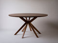 Esstisch aus Holz-Holz-160×160×76 cm-Walnussbraun-rund mit radialem Kreuzgestell fürs Esszimmer